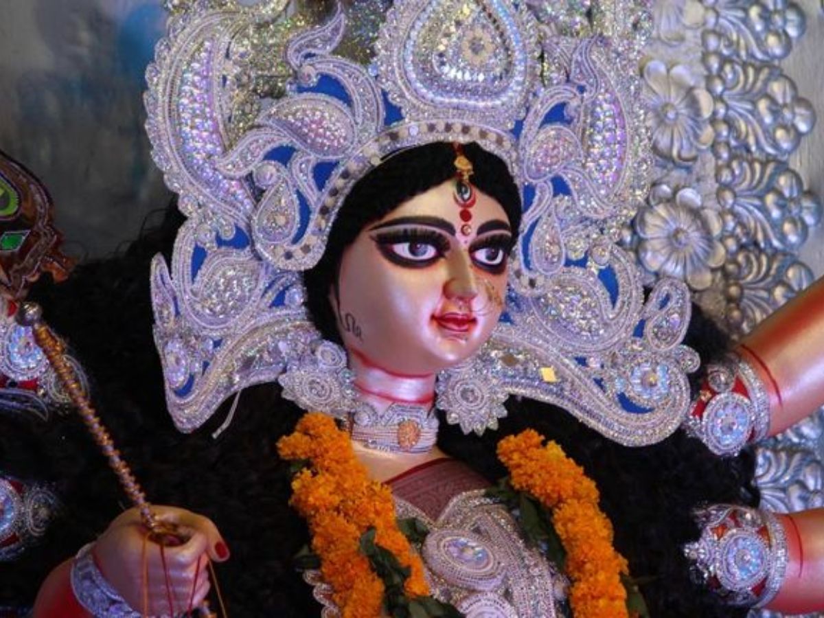 Shardiya Navratri 2025: जानिए कब मनाई जाएगी दुर्गा अष्टमी और महानवमी? साथ ही कन्या पूजा करने की क्या है सही विधि? - Gallery Image
