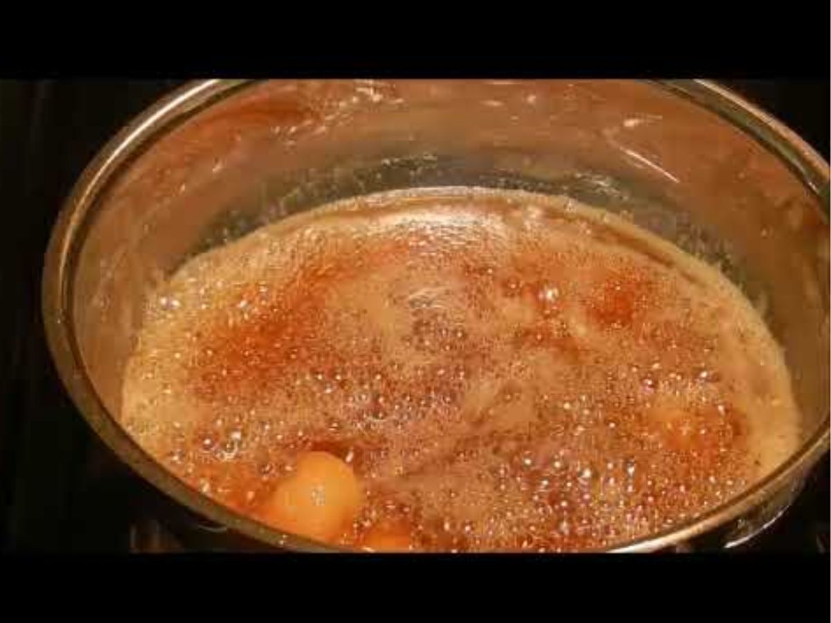 कब्ज़ और वजन बढ़ाने में है मददगार, घर पर बनाए ये आसान क्रंची गुड़ मखाना जो है स्वादिष्ट भी और हेल्थी भी - Gallery Image