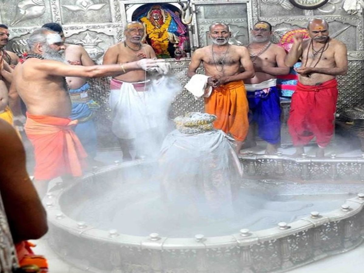 Diwali 2025: कब मनाई जाएगी दिवाली? जाने उज्जैन के पंचांग के अनुसार शुभ मुहूर्त और पूजा का सही समय - Gallery Image