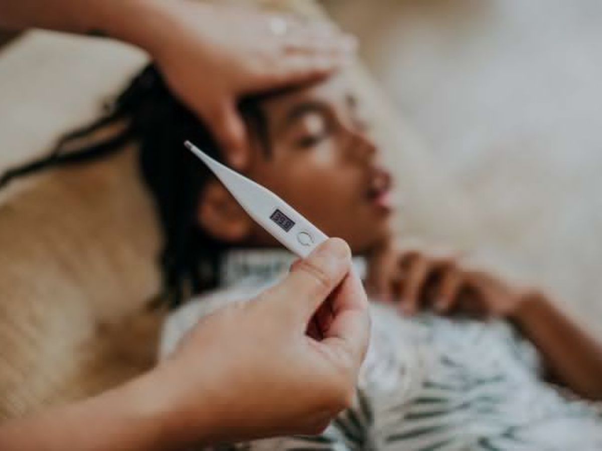 बारिश के बाद फिर बढ़ा खतरा, सिर्फ बच्चे ही नहीं, बड़ो को भी जकड़ रहा है ये हैंड फुट माउथ डिजीज जाने इसके लक्षण और बचाव के उपाय - Gallery Image