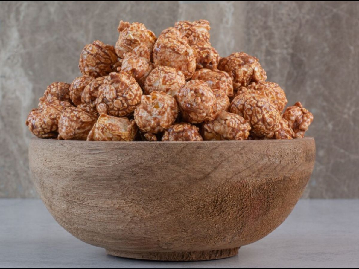 कब्ज़ और वजन बढ़ाने में है मददगार, घर पर बनाए ये आसान क्रंची गुड़ मखाना जो है स्वादिष्ट भी और हेल्थी भी - Gallery Image