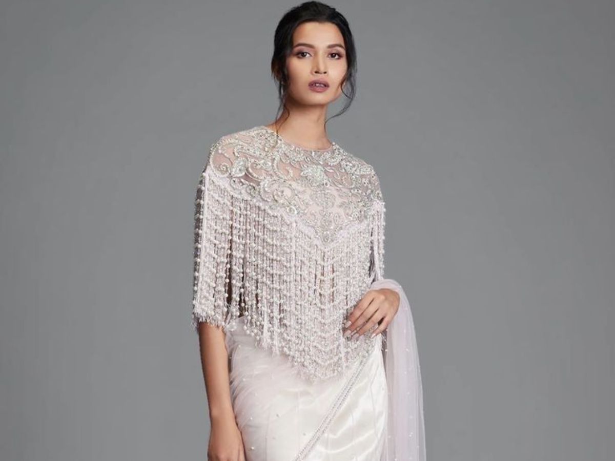 इस करवा चौथ और दिवाली पर भीड़ में भी दिखना सबसे अलग तोट ट्राय  करे कोटि स्टाइल वाले ब्लाउज डिज़ाइन - Gallery Image