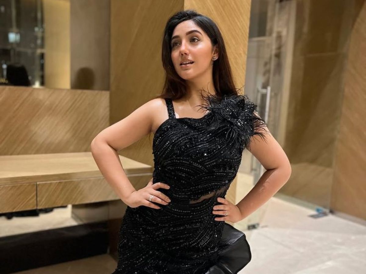 बाल कलाकार से लेकर डिजिटल स्टार तक का सफ़र तह करने वाली Ashnoor Kaur ना सिर्फ़ चमकी बड़े बड़े पर्दे पर बल्कि बनी फ़ैंस फेवरेट भी - Gallery Image