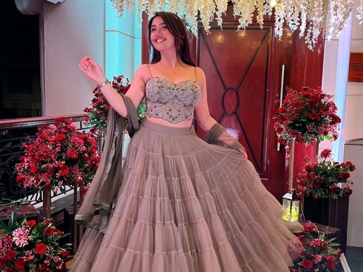 बाल कलाकार से लेकर डिजिटल स्टार तक का सफ़र तह करने वाली Ashnoor Kaur ना सिर्फ़ चमकी बड़े बड़े पर्दे पर बल्कि बनी फ़ैंस फेवरेट भी - Gallery Image