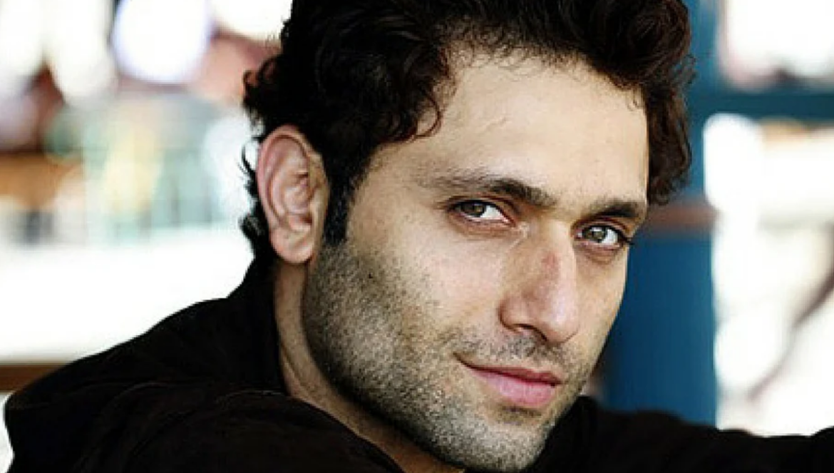 बॉलीवुड के इस हैंडसम हंक ने नौकरानी के साथ किया था SEX! लांघ दी थी मर्यादा का सारी सीमाएं