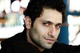 बॉलीवुड के इस हैंडसम हंक ने नौकरानी के साथ किया था SEX! लांघ दी थी मर्यादा का सारी सीमाएं