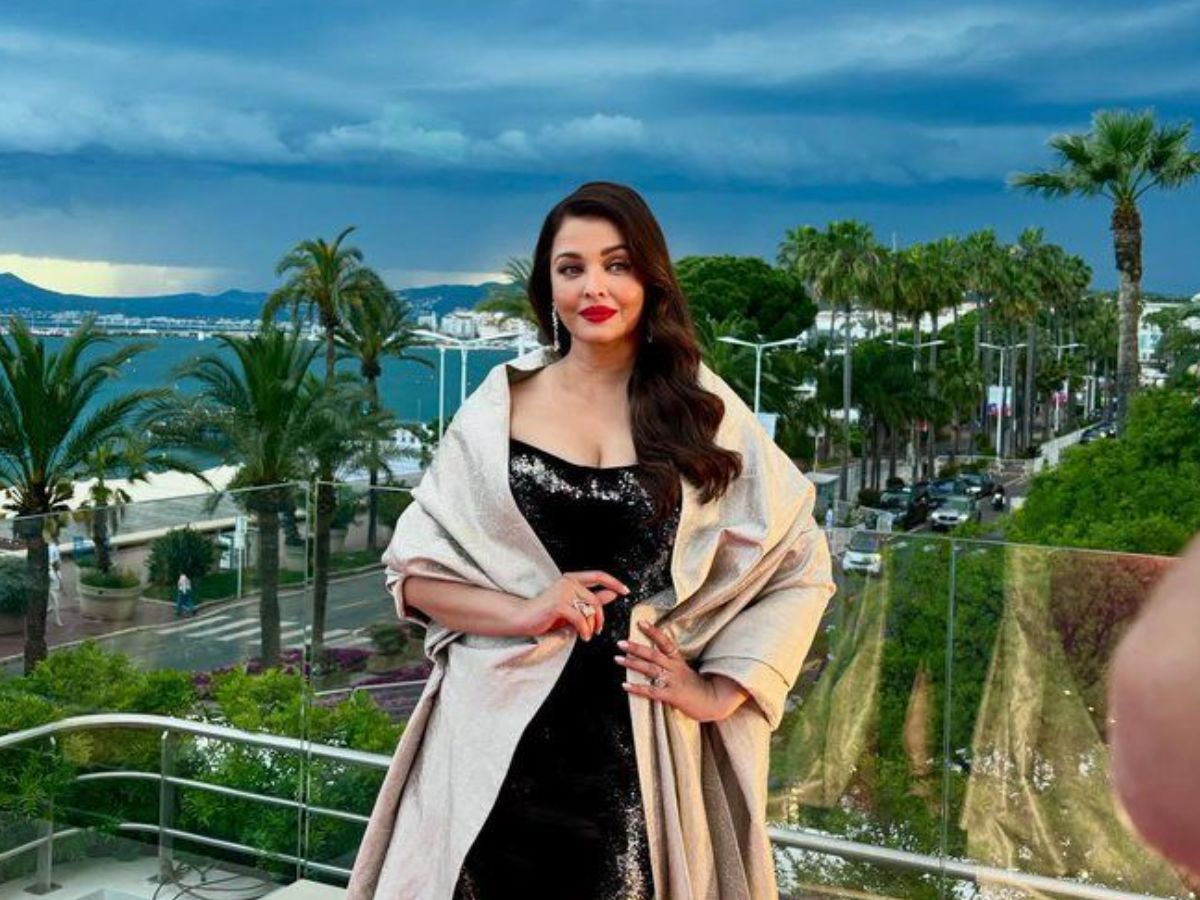 Aishwarya Rai trolled for her fashion and weight gain - Photo Gallery
