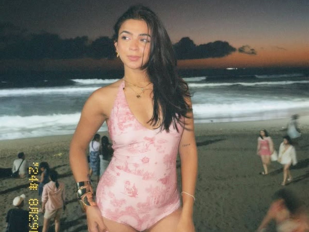 Apoorva Makhijas killer style in pink swimsuit - Photo Gallery