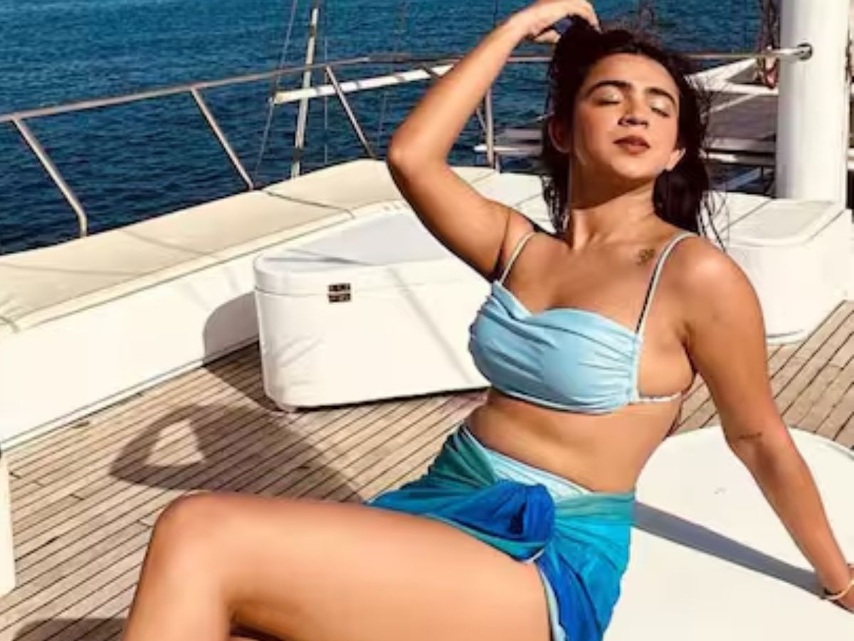 Apoorva dreamy but sleazy pose in a blue dress - Photo Gallery