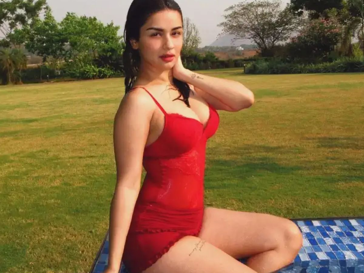 Avneet Red Swimwear Jalwa - Photo Gallery