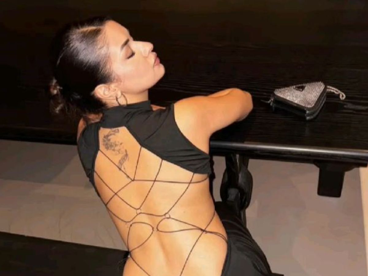 Backless glamour of Avneet - Photo Gallery