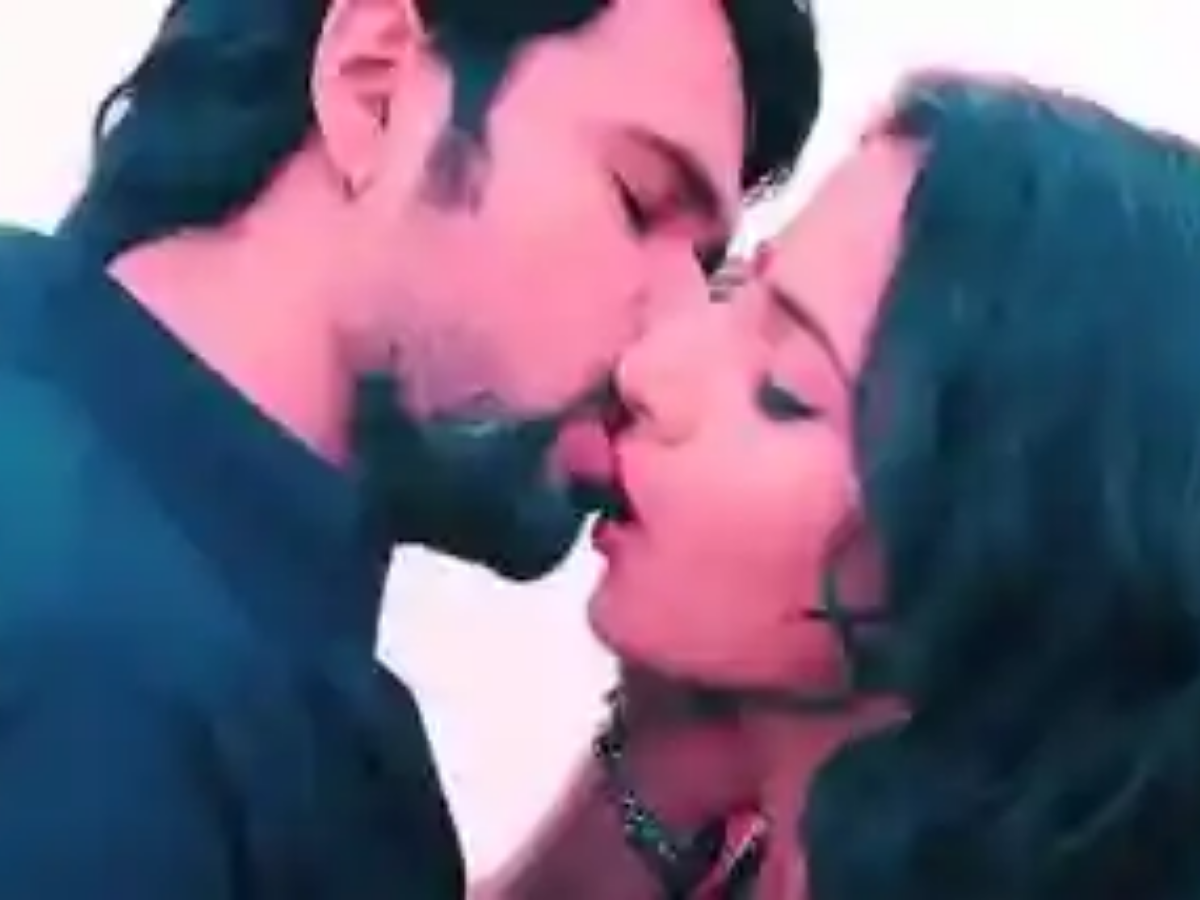 Emraan Hashmi की जिंदगी का सबसे भद्दा LIPLOCK, ऐसे होठ मिलाकर चूमा कि; एक्टर बोला- इससे बेहतर तो… - Gallery Image