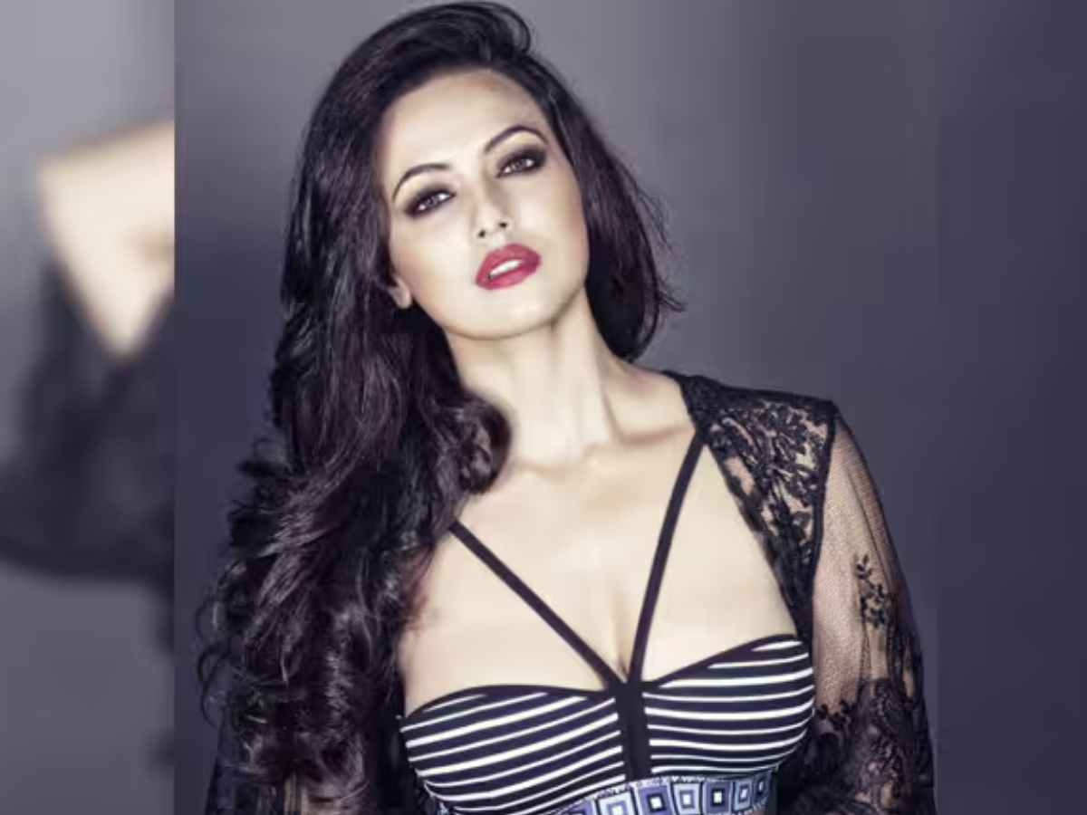 गंदी-गंदी फिल्मों में काम कर चुकी हैं ये खूबसूरत हसीनाएं, एक तो ‘बिग बी’ के साथ भी कर चुकी है स्क्रीन शेयर - Gallery Image