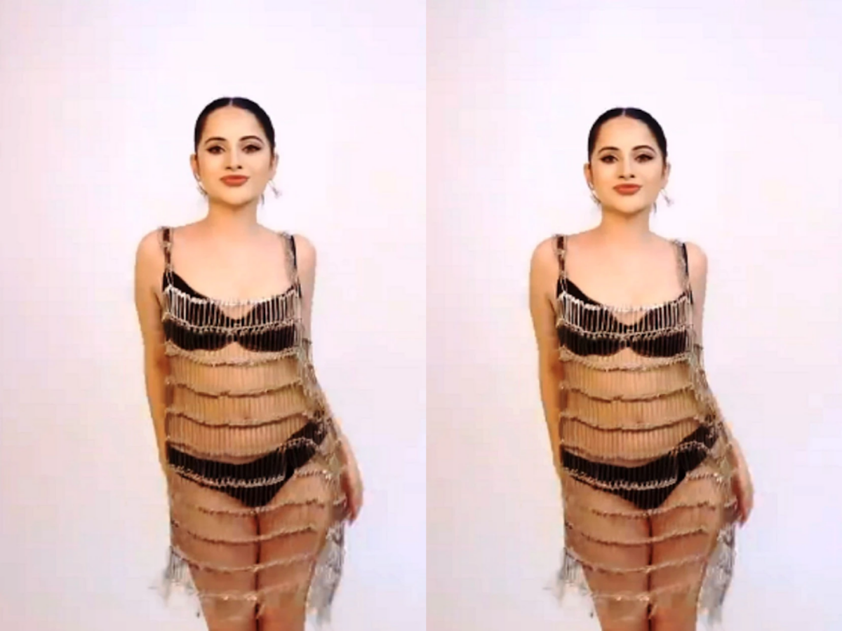 कभी फूल तो कभी पत्ती, Urfi Javed की सेक्सी तस्वीरें देख धड़कने हो जाएंगी तेज; लोगों को जाना पड़ जाएगा ‘ICU!’ - Gallery Image