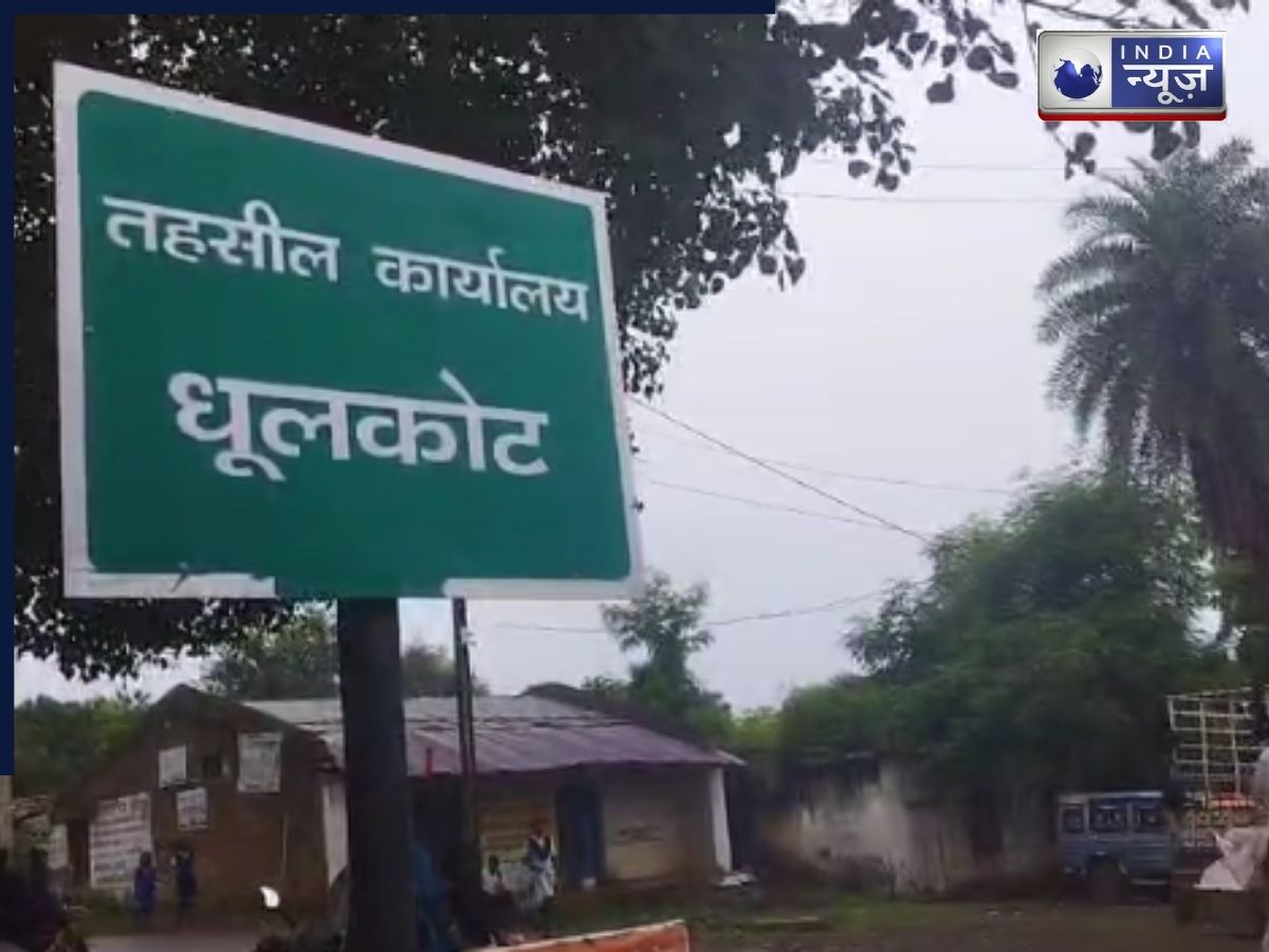 खतरों के बीच भी जज़्बा कायम, मुश्किल रास्तों को पार कर स्कूल पहुंचते हैं बुरहानपुर के बच्चे