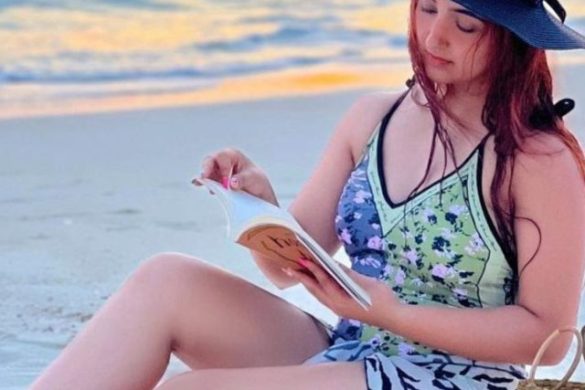 Bigg Boss 19 की इस हसीना के सेक्सी लुक देख, आप बार- बार फोटो लेंगे  चूम