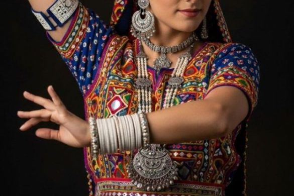 गरबा नाइट्स के लिए ज्वेलरी का क्रिएटिव ट्विस्ट – मॉडर्न टच के साथ ट्रेडिशनल फ्लेवर