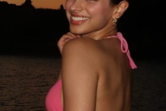 खुशी कपूर के सेक्सी लुक देख आपके भी तन-बदन में लगेगी आग