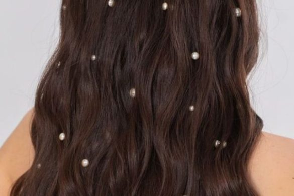 गजरा या क्लिप्स? गरबा लुक के लिए बेस्ट हेयर एक्सेसरीज़ टिप्स