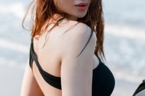 Mahira Sharma की सेक्सी तस्वीरों में बढ़ाई गर्मी, इंटरनेट का पारा हुआ हाई