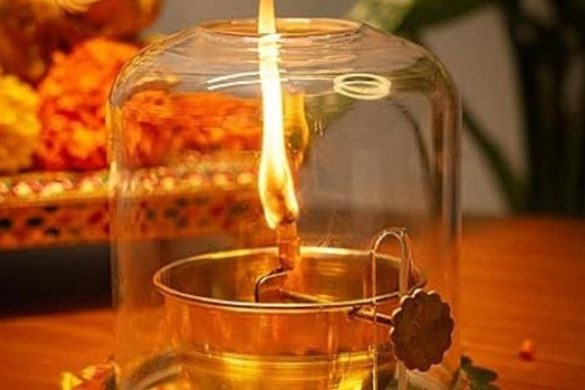 Shardiya Navratri 2025: नवरात्रि में होता है अखंड ज्योति का बेहद महत्व,  ऐसे मिलते है शुभ-अशुभ संकेत