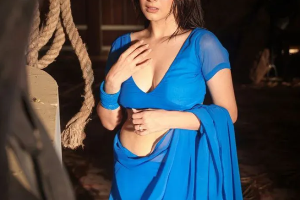 ईशा की तस्वीरें देख लोग बोले – यह है असली ग्लैमर क्वीन