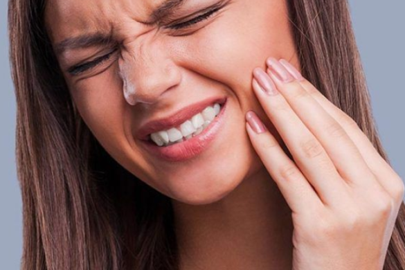 5 मिनट में पाएं दांत दर्द से राहत, वो भी घर बैठे