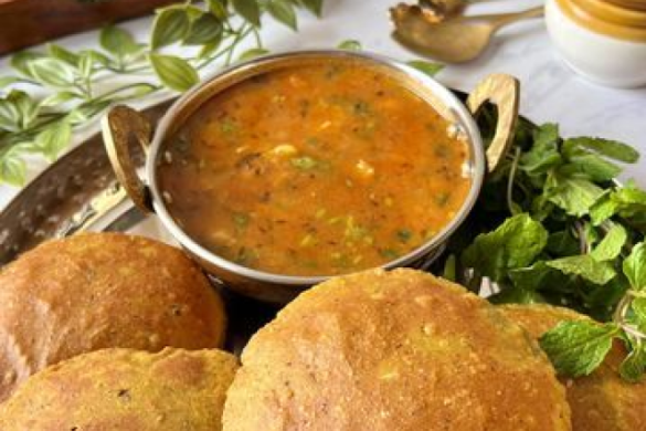 Moong Dal Ki Puri: हल्की, कुरकुरी और सेहतमंद, हर किसी को पसंद आएगी”