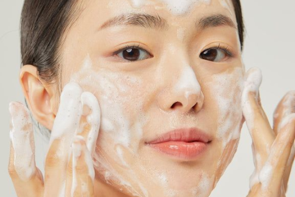 रूखी त्वचा को करें हाइड्रेट, इन टिप्स से चमकाएं हर दिन