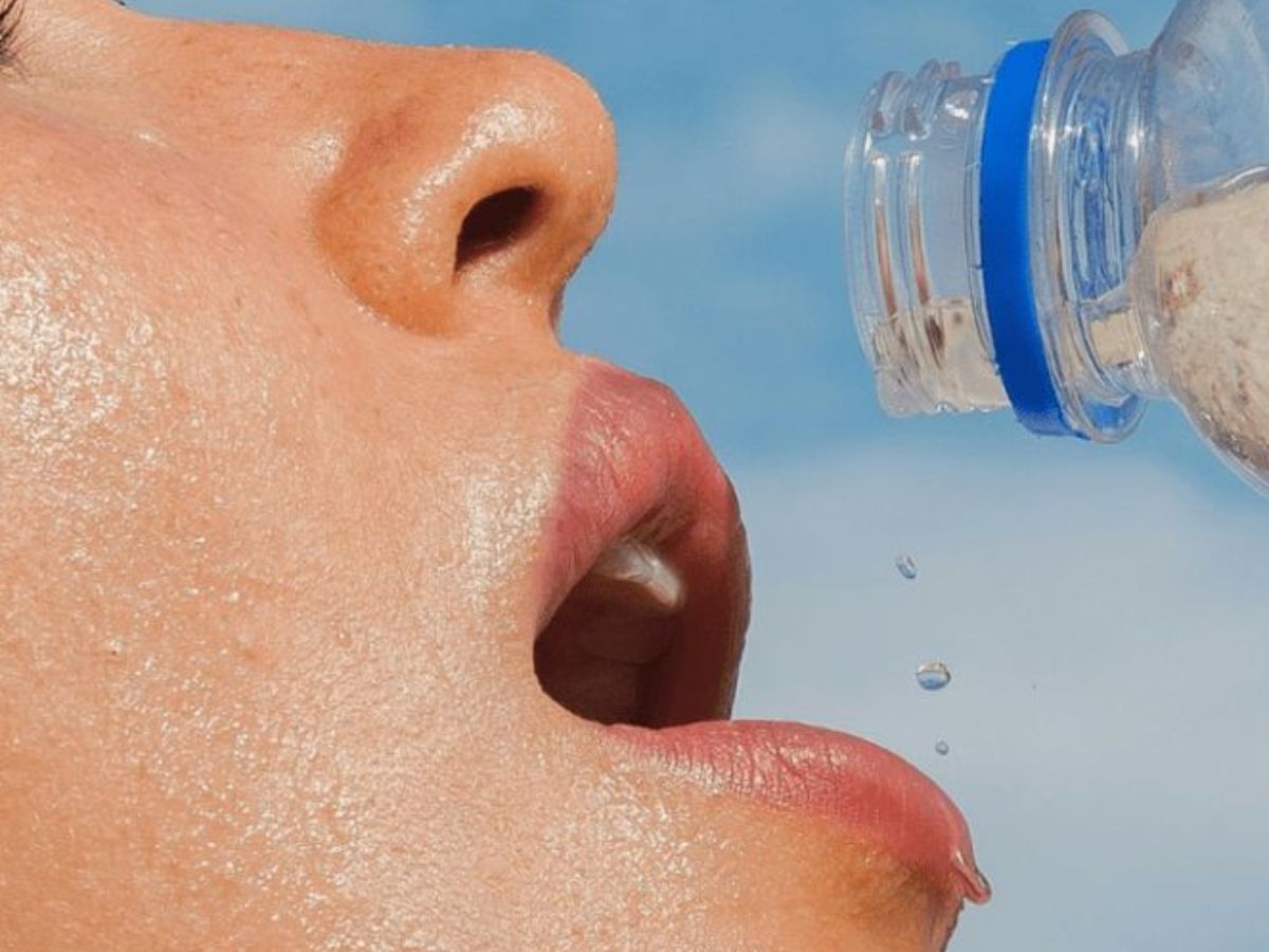 ब्रश के तुरंत बाद चाय कर सकती है आपके दांतो की उम्र कम, जानें क्यों है हानिकारक? - Gallery Image