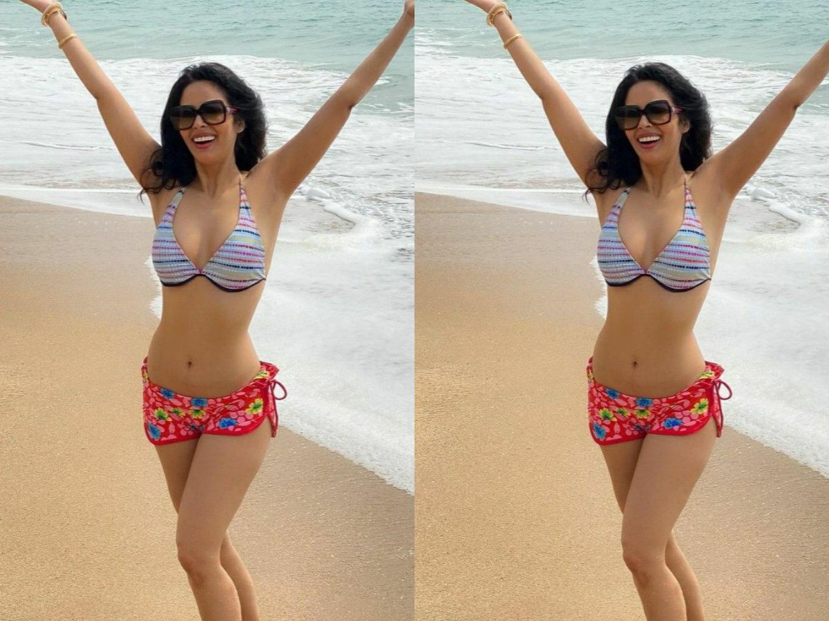 48 की उम्र में भी मल्लिका की झुमती कमर का राज़, जानकर आप भी हो जाएंगे दीवाने - Gallery Image