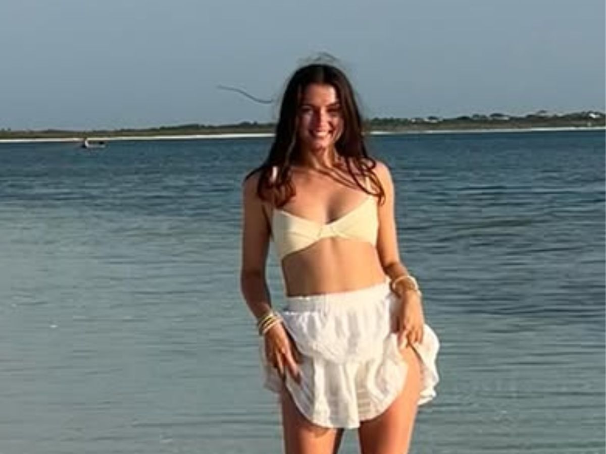 सिजलिंग पोज और बोल्ड अदाओं के साथ Ana de Armas ने बिखेरा जलवा - Gallery Image