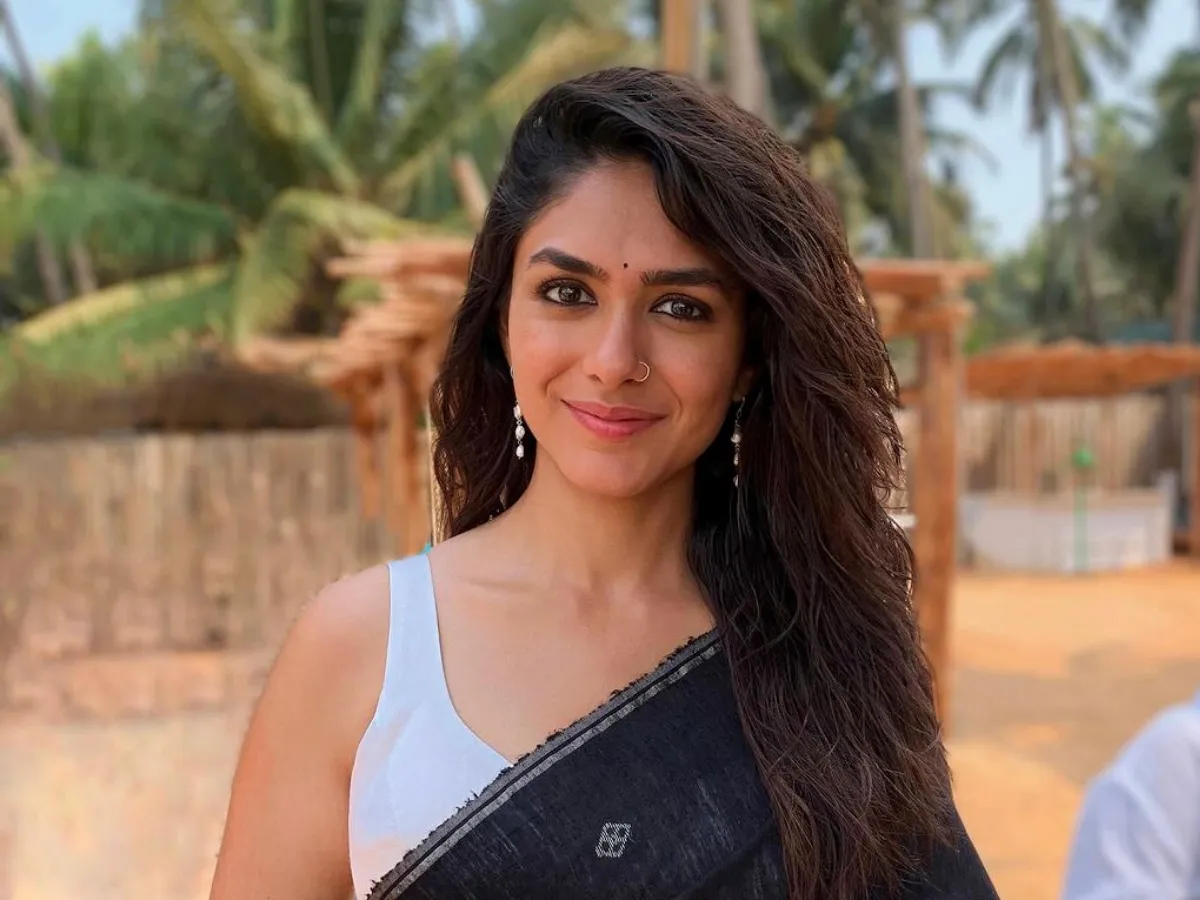 mrunal thakur - Photo Gallery