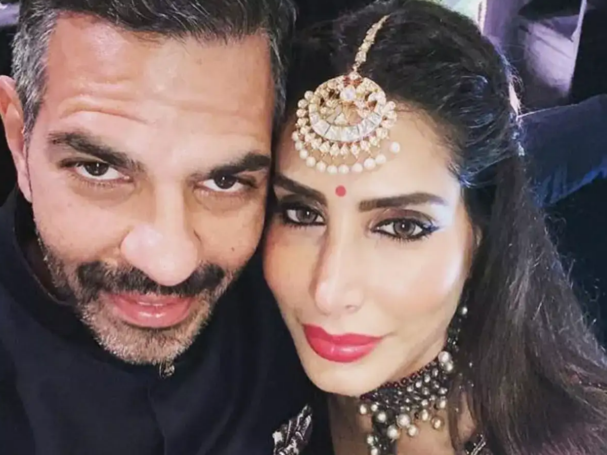 ये है Karisma Kapoor के बच्चों की सौतेली मां, पहली शादी में खर्च किए थे 100 करोड़