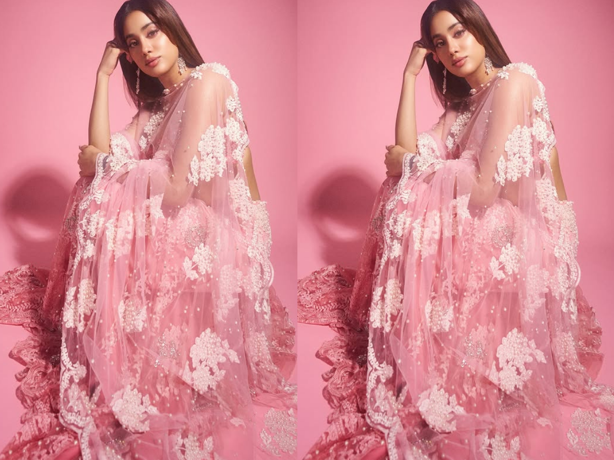 किसी परी से कम नहीं लग रही ‘तुलसी कुमारी’, Janhvi Kapoor ने देसी अवतार में फैन्स को किया घायल, देखें तस्वीरें - Gallery Image