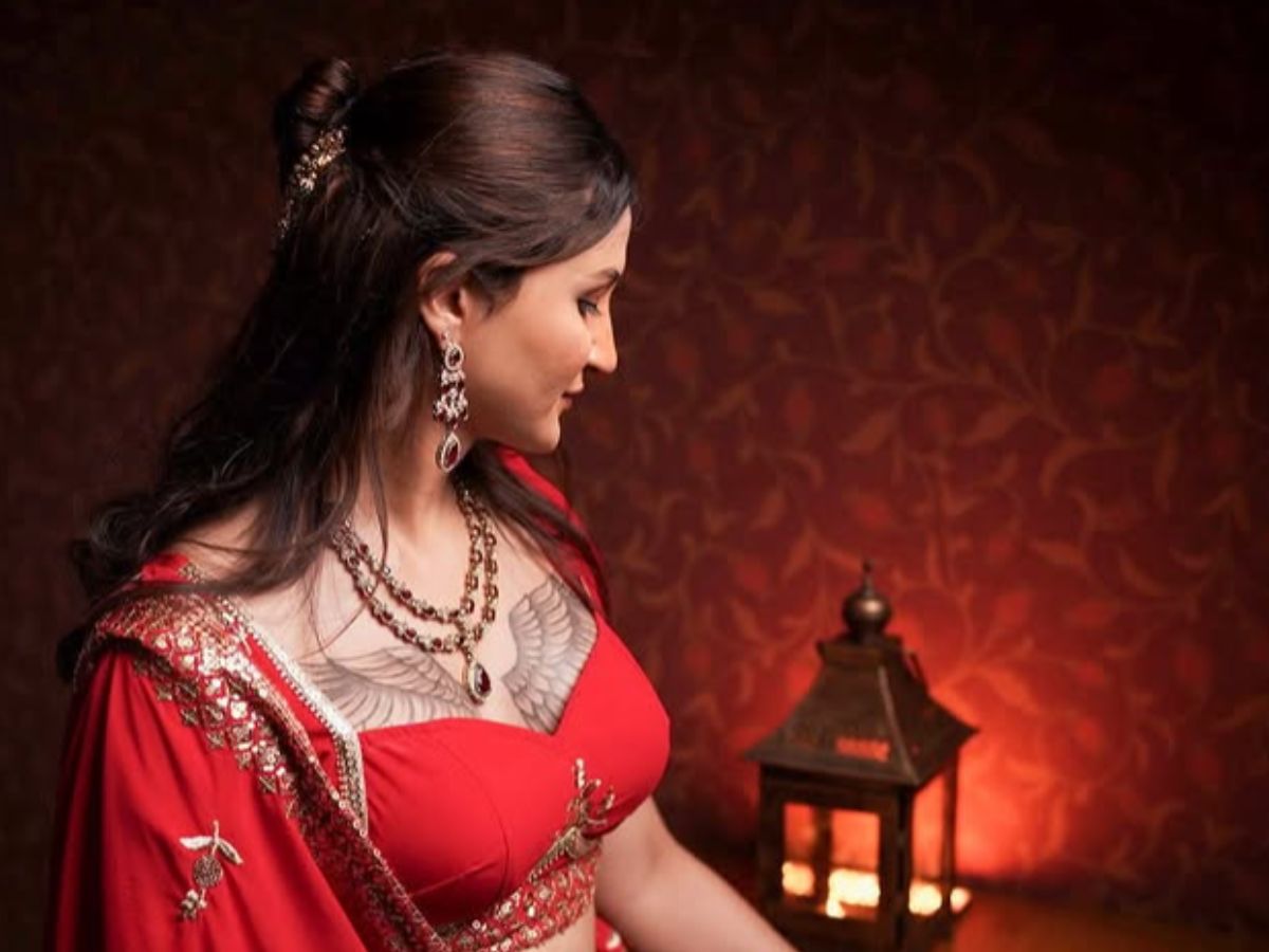 Rise and Fall : कौन है अनाया बांगर, लड़के से लड़की बन लाखों दिलों पर कर रही राज, खूबसूरती में करीना-करिश्मा भी फेल