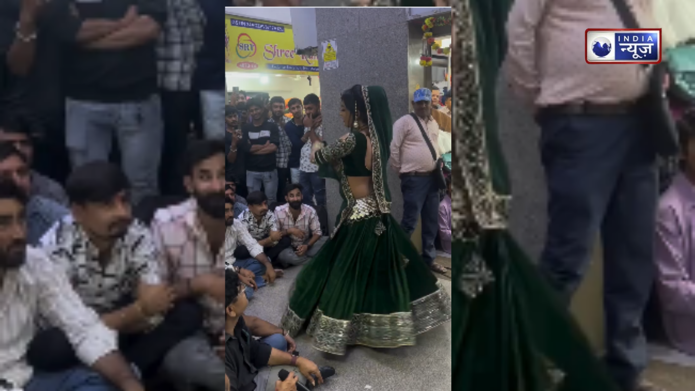 Bhojpuri sexy Bhabhi: भीड़ के बीच भाभी ने ‘छत पर सोया था बहनोई’ गाने पर लगाए लटके-झटके,डांस के बीच करने लगी Kiss…