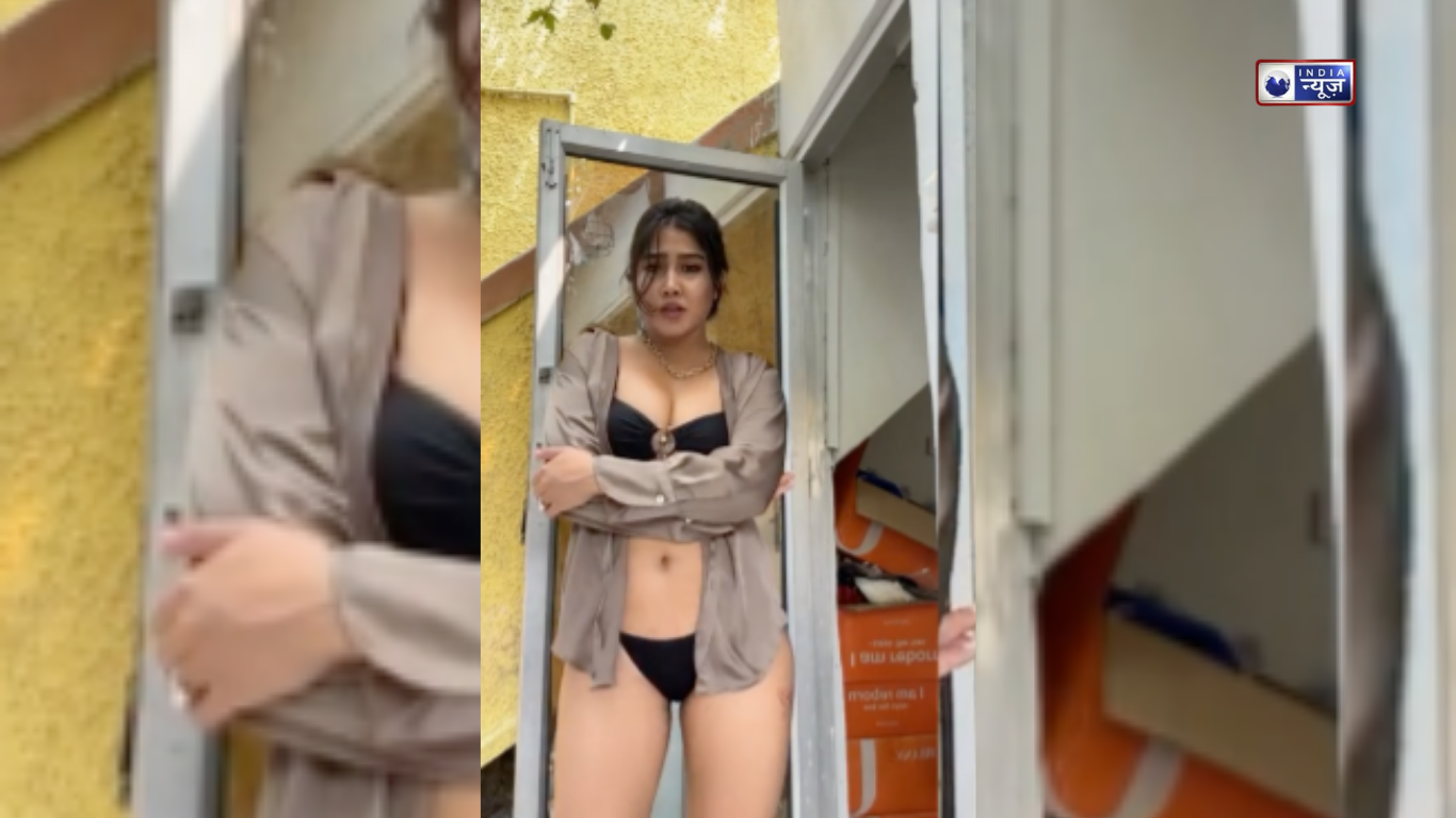 तेरी मम्मी कुछ नहीं बोलती? Sofia Ansari ने बालकनी में खड़े होकर दिखाया हुस्न, लोगों ने कर डाले वाजिब सवाल