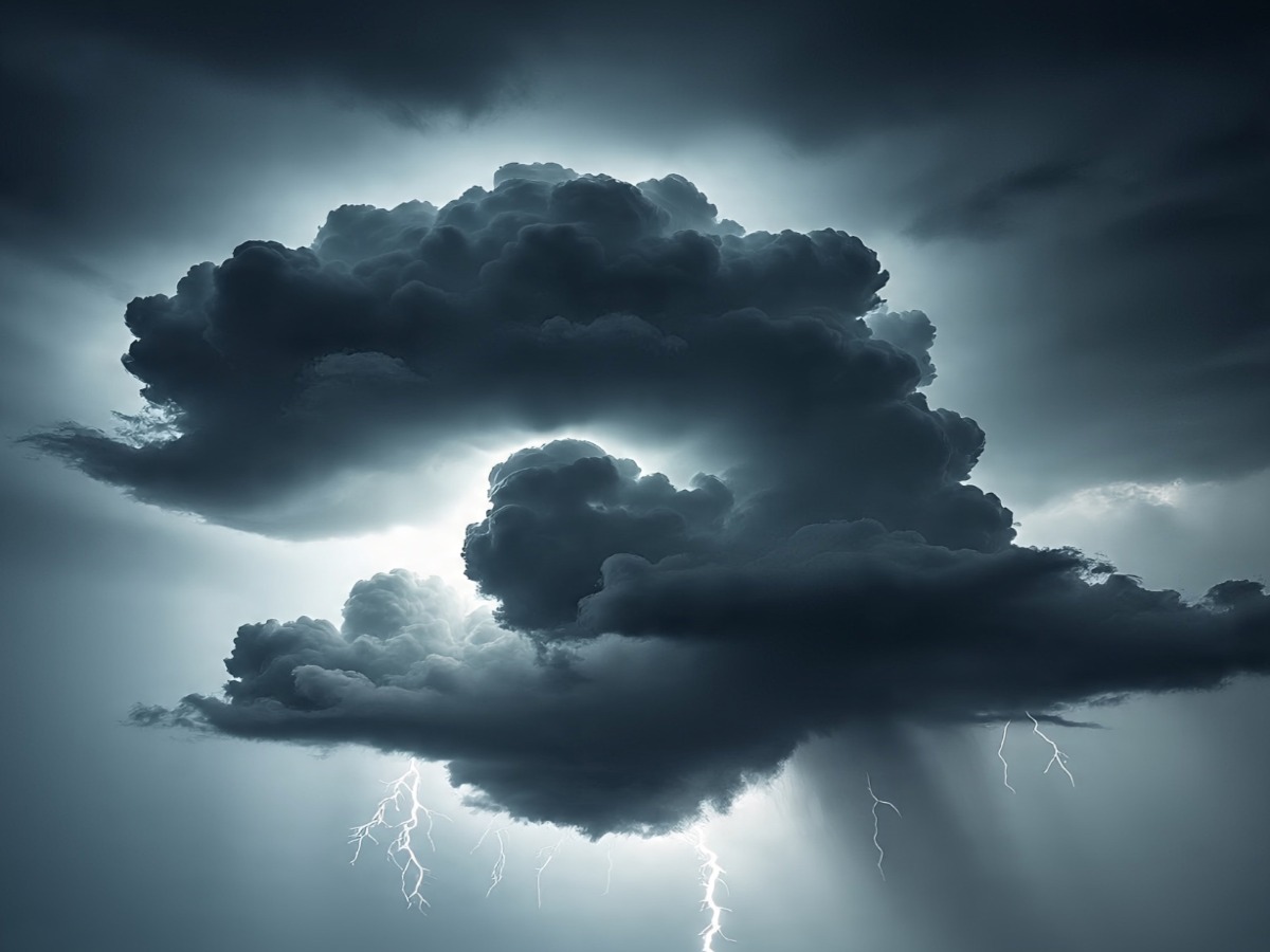 चक्रवात Montha से बदला उत्तर भारत का मिजाज, जानें Delhi से लेकर Bihar तक क्या है मौसम का हाल