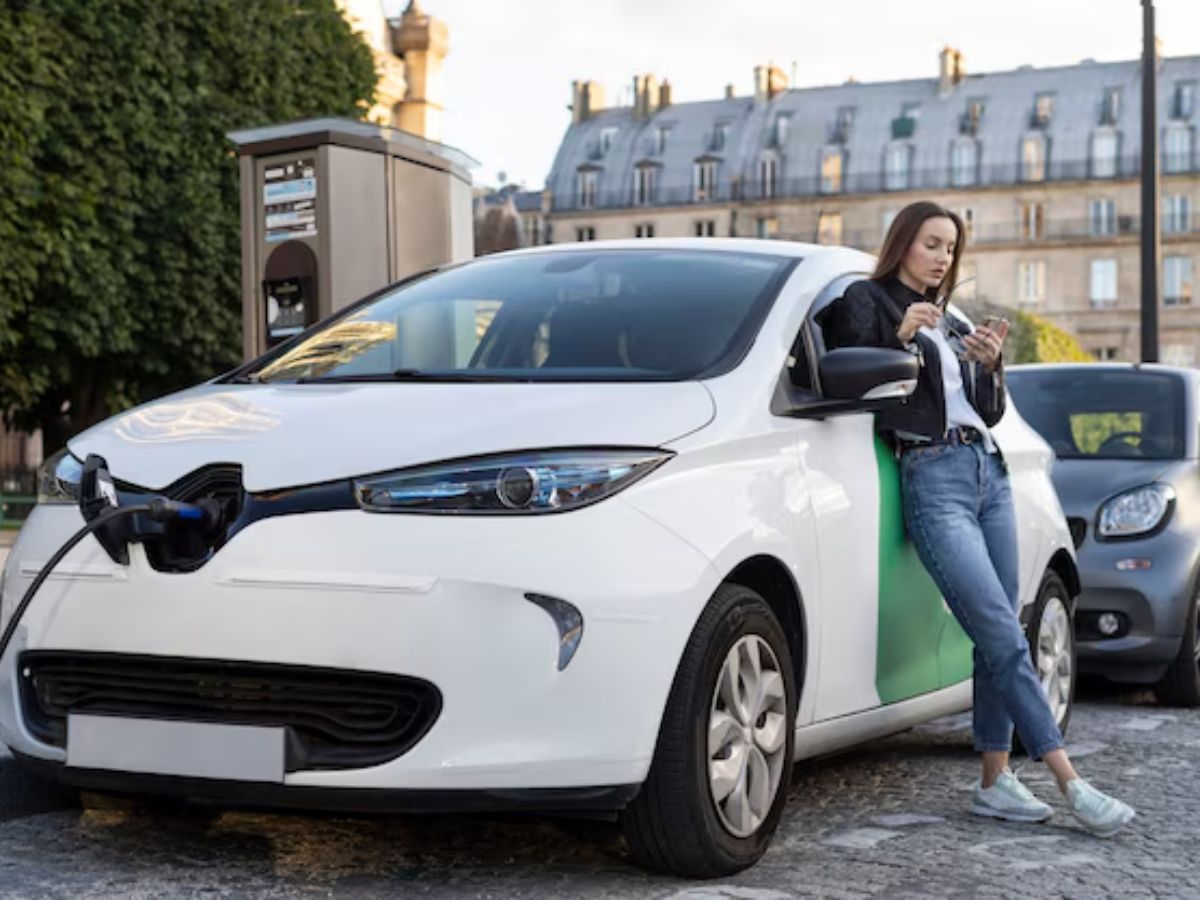 सड़क पर बिना रुके चार्ज होगी गाड़ी, नहीं करना होगा इंतजार… इस देश ने उठाया बड़ा कदम