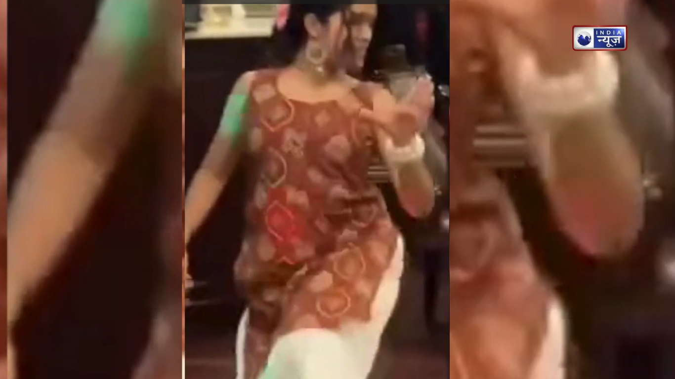 desi girl sexy dance: देसी लड़की ने ‘उई अम्मा’ गाने पर विदेश में काटा बवाल, डांस देख दीवाने हुए अंग्रेज