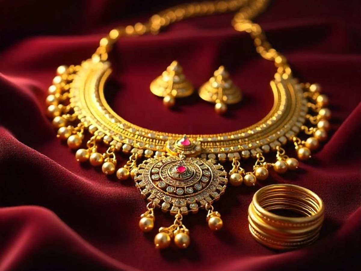 सोने के भाव छू रहे आसमान! खरीददारों के उड़े होश