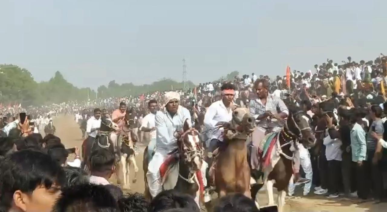 મૂડેઠા ગામે ભાઈબીજના દિવસે 750 વર્ષથી ચાલતી અશ્વદોડ: ભાઈ-બહેનના પ્રેમ, શૌર્ય અને પરંપરાનું ઝળહળતું દૃશ્ય