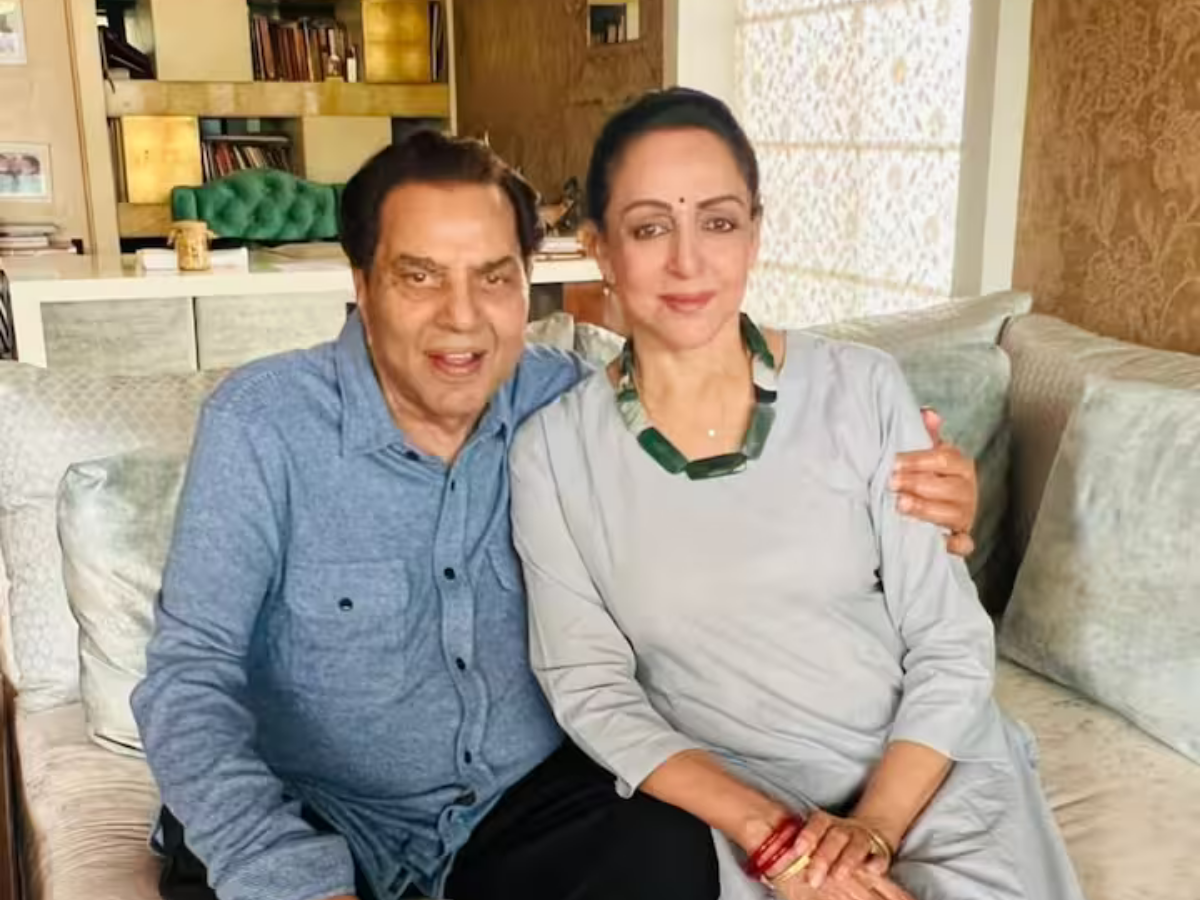 Hema Malini wrote with the photo - Photo Gallery