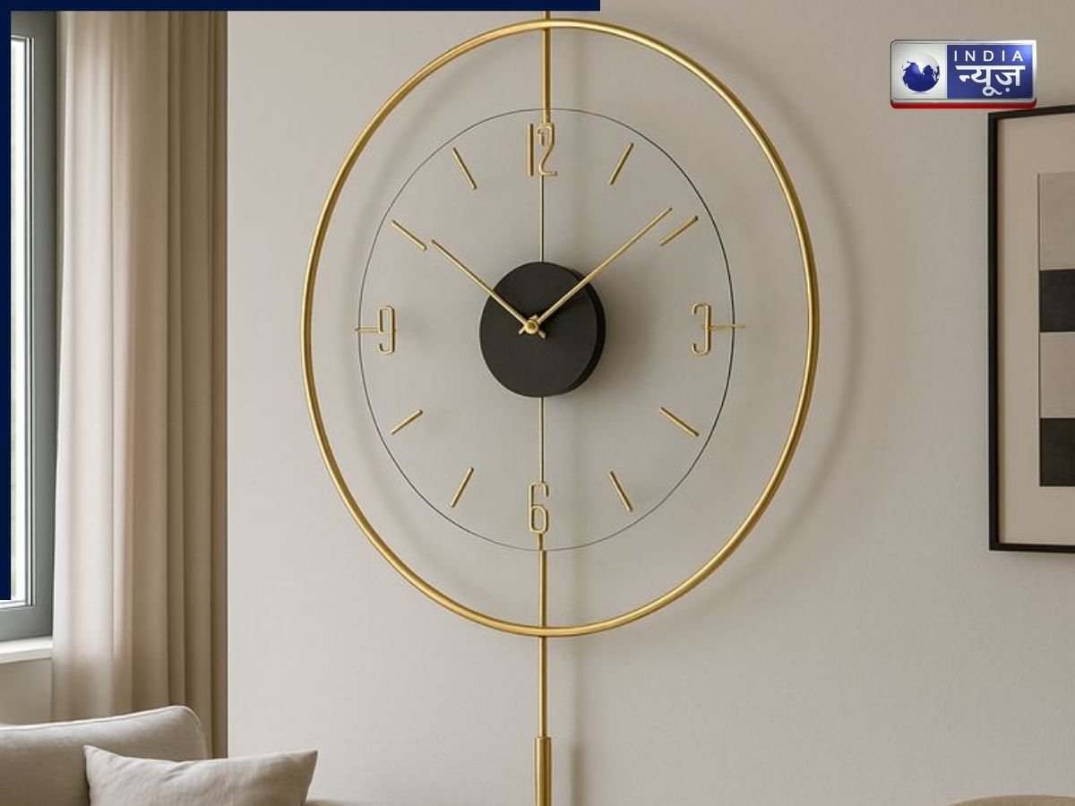 Vastu Tips for Wall Clock: घर में दीवाल घड़ी लगाने से पहले जान लें ये वास्तु नियम,वरना हो सकती है आर्थिक परेशानी