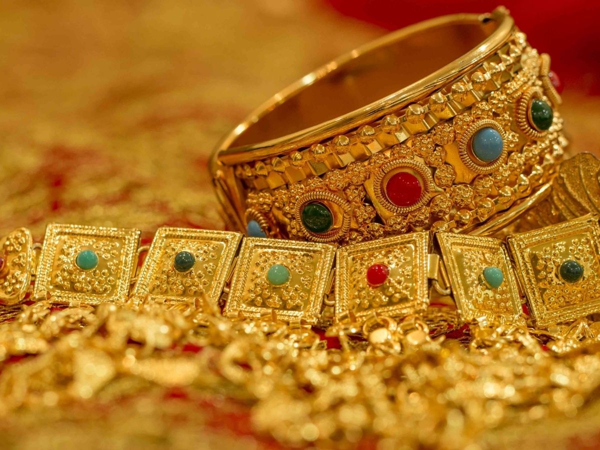 Gold Buyers के लिए खुशखबरी! सोना हुआ सस्ता, देखें लेटेस्ट गोल्ड रेट