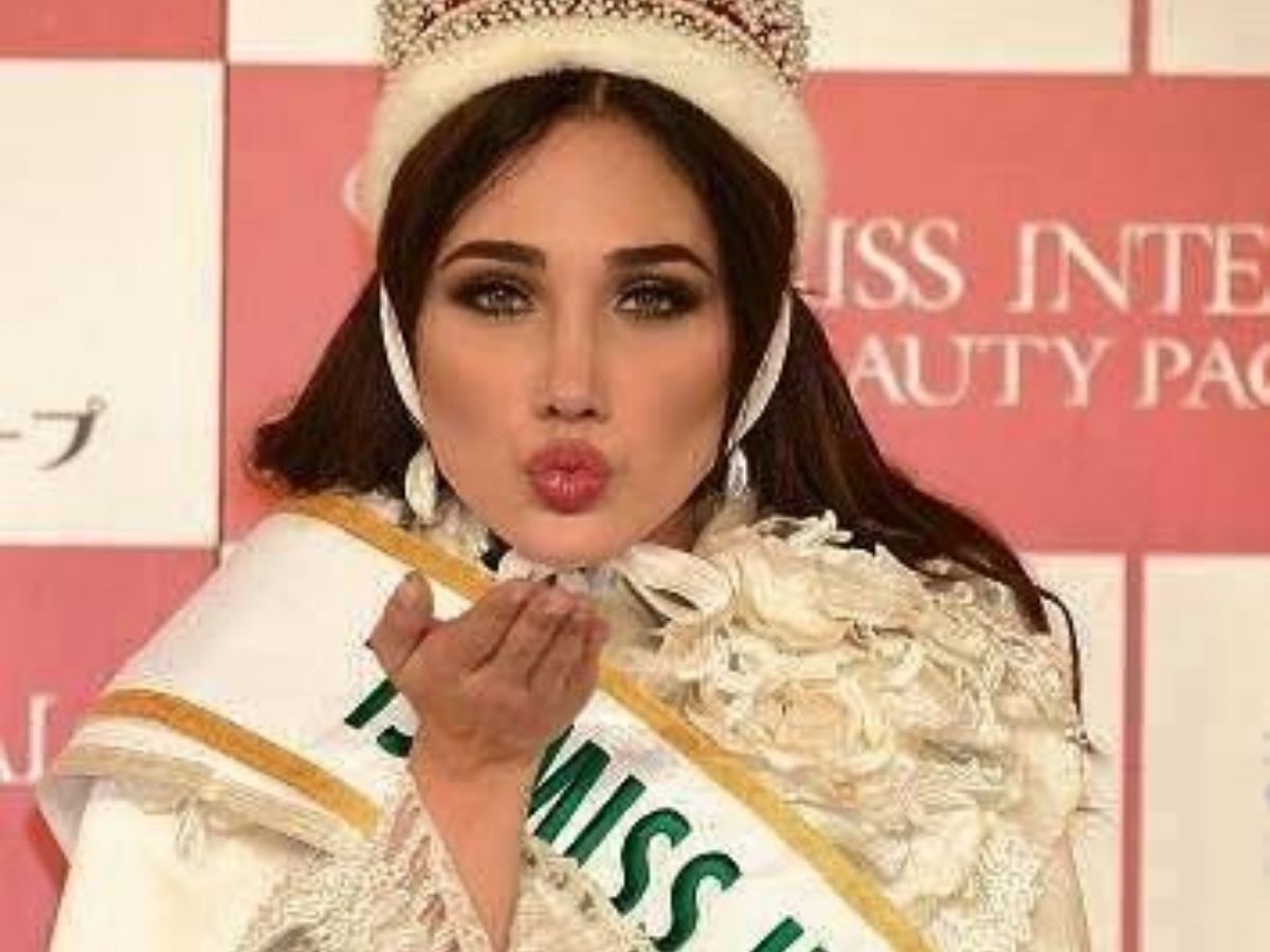 Miss International 2025: कैटालिना ड्यूक बनी मिस इंटरनेशनल 2025! भारत की रूश सिंधू ने भी रचा इतिहास, जानिए पिछली इन 10 ब्यूटी क्वीन के भी बारें में - Gallery Image
