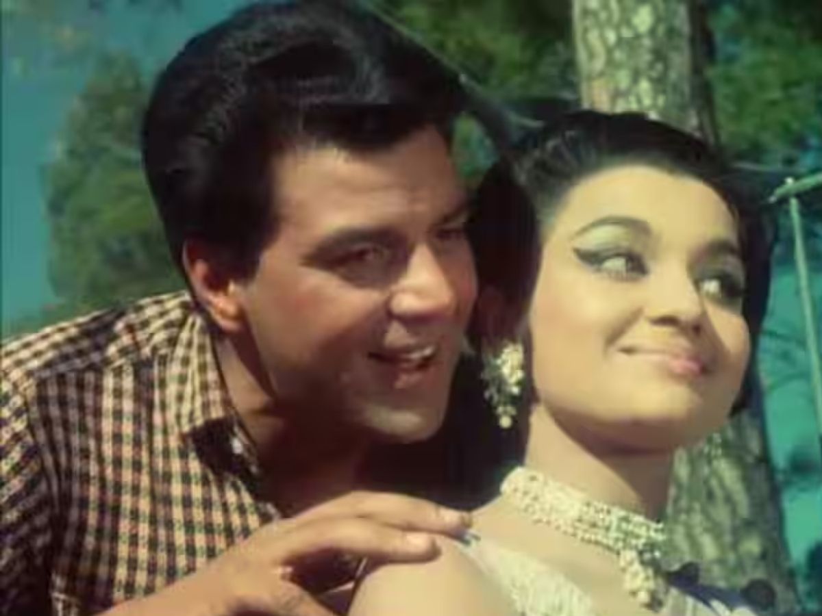 Dharmendra's name is also linked with Asha Parekh - Photo Gallery