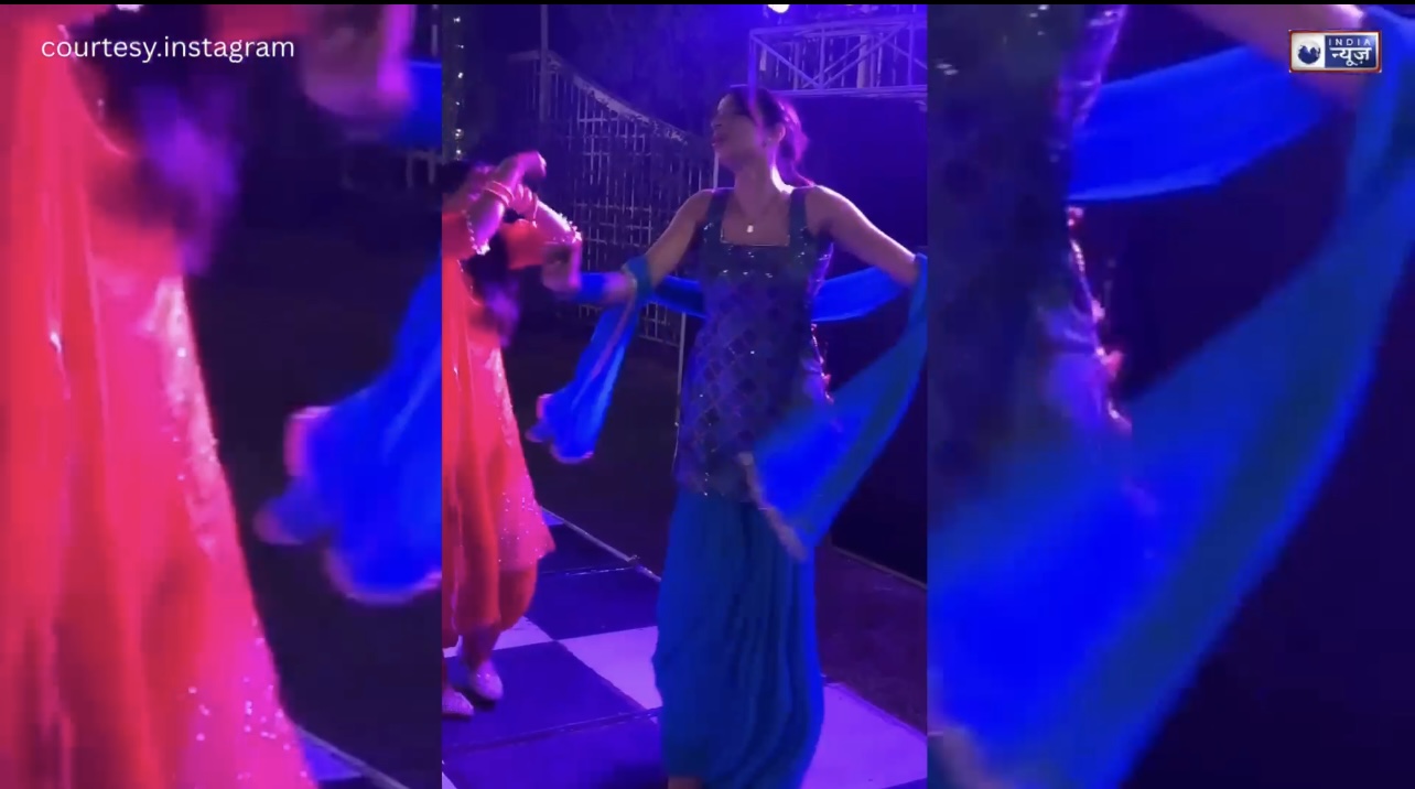 ‘Biryani’ से ज्यादा Hot हुई भाभी! बीच शादी में Sexy Bhabhi ने लगाए ऐसे ठुमके, आस-पास खड़े लोग भूल गए अपना खाना-पीना भी…