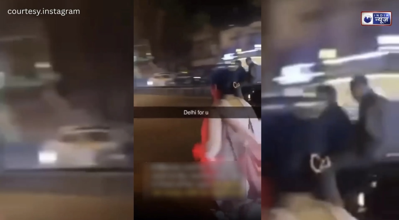 बीच बाजार में बेटी ने किया मां का अपमान, अचानक BF के साथ हुई फुर्र! मां को देख लोग बोले – यही तो कलयुग है…